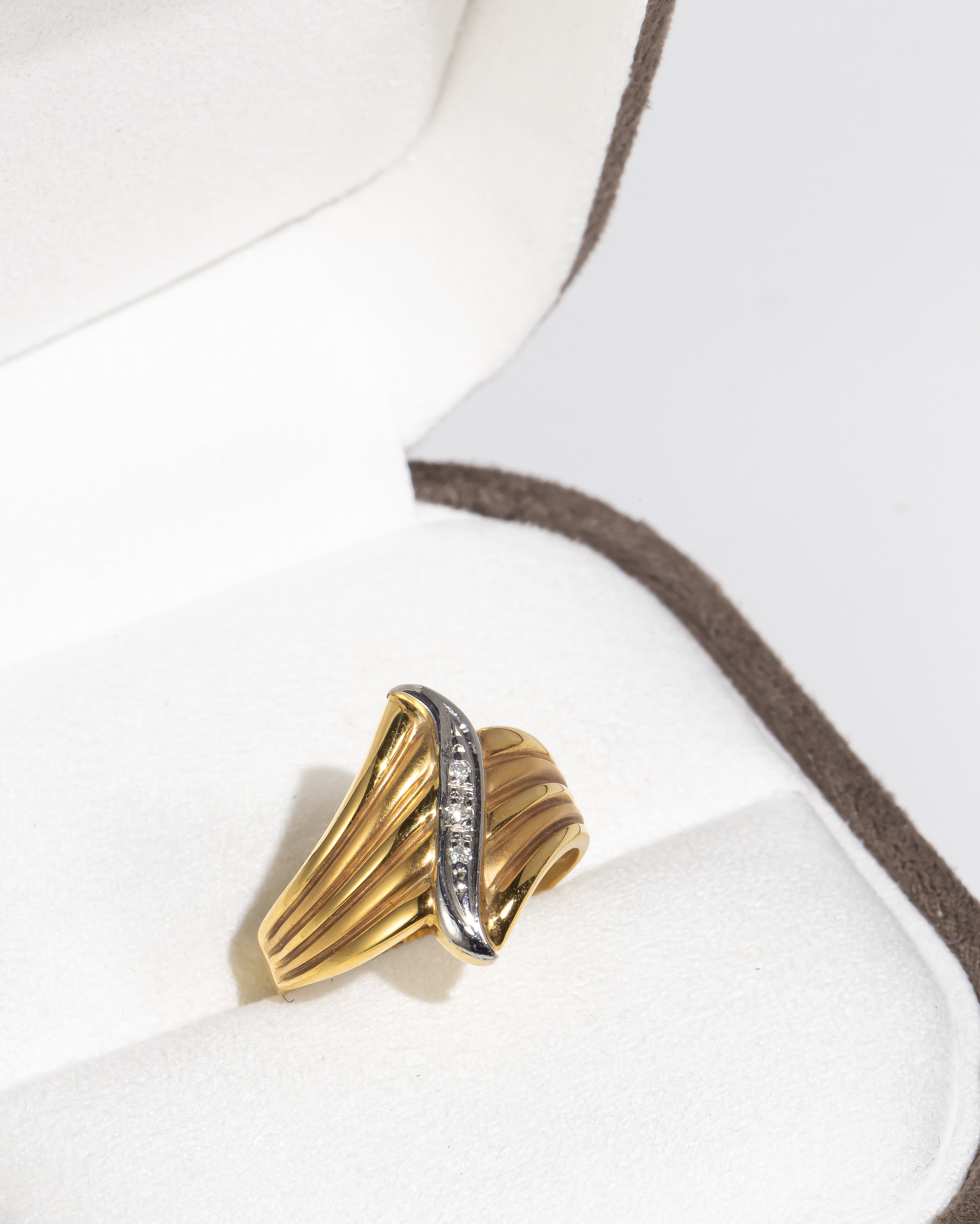 Feather-Inspired Diamond Gold Ring