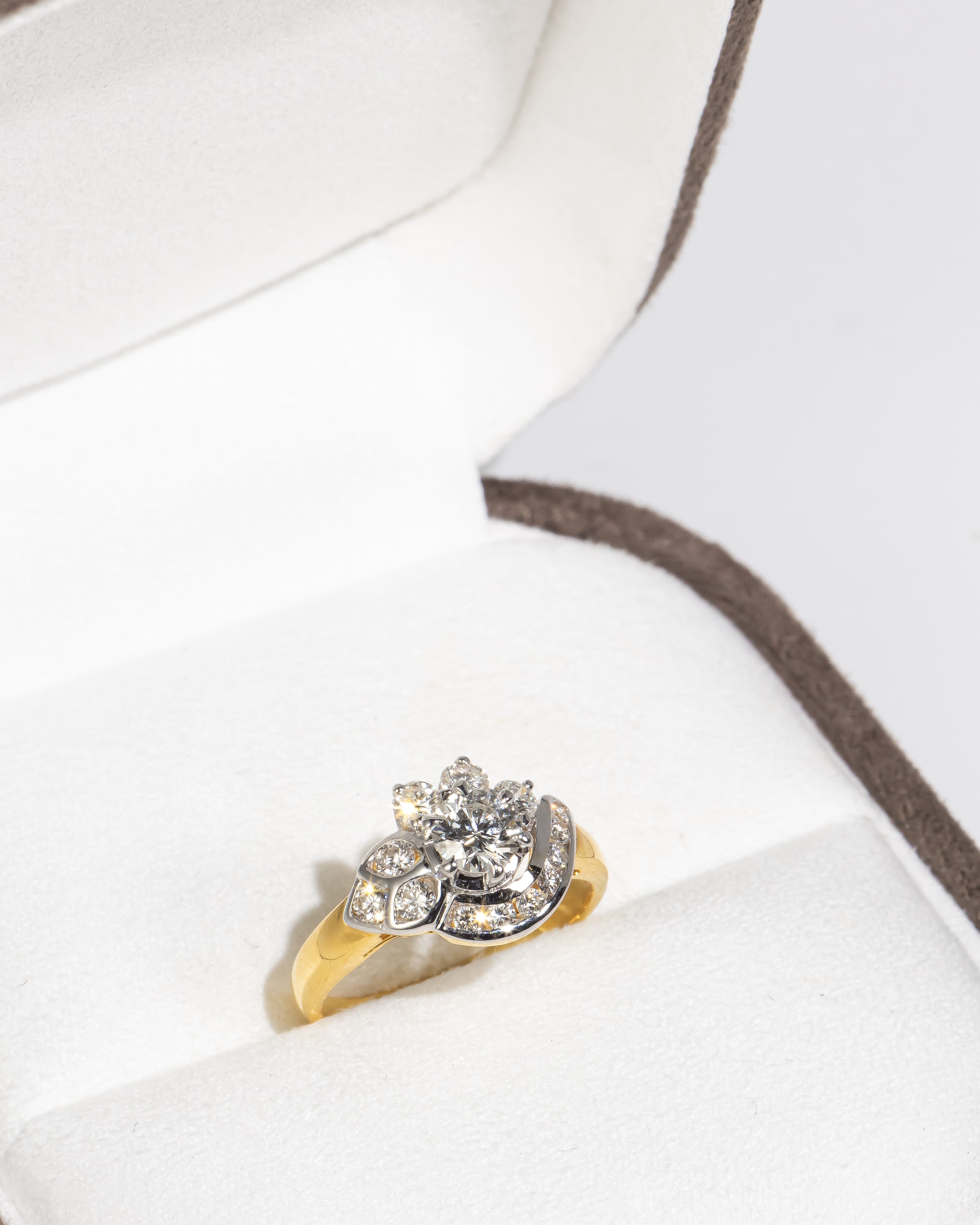 Minimal Everyday Diamond Ring