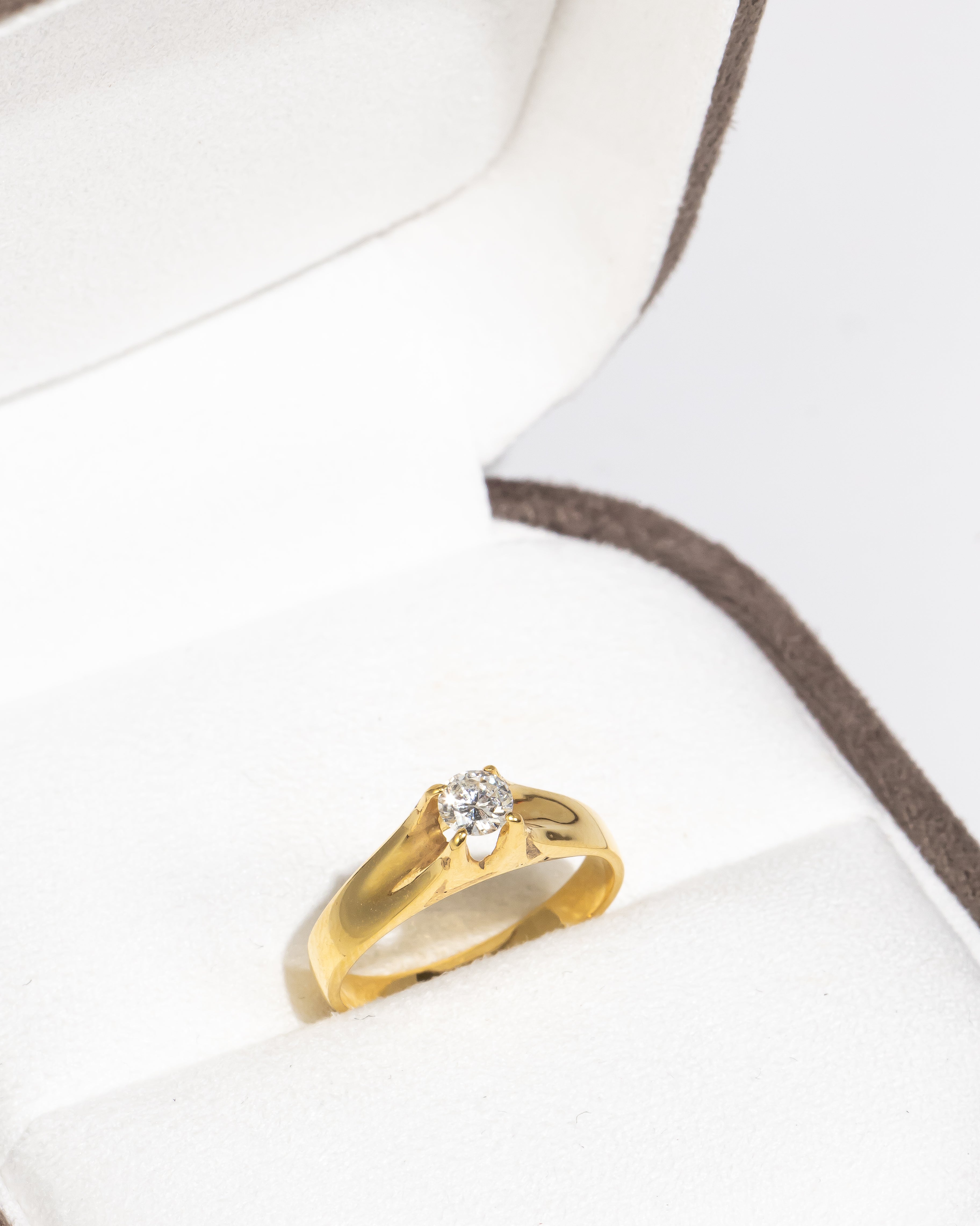 Single Diamond Minimal Ring
