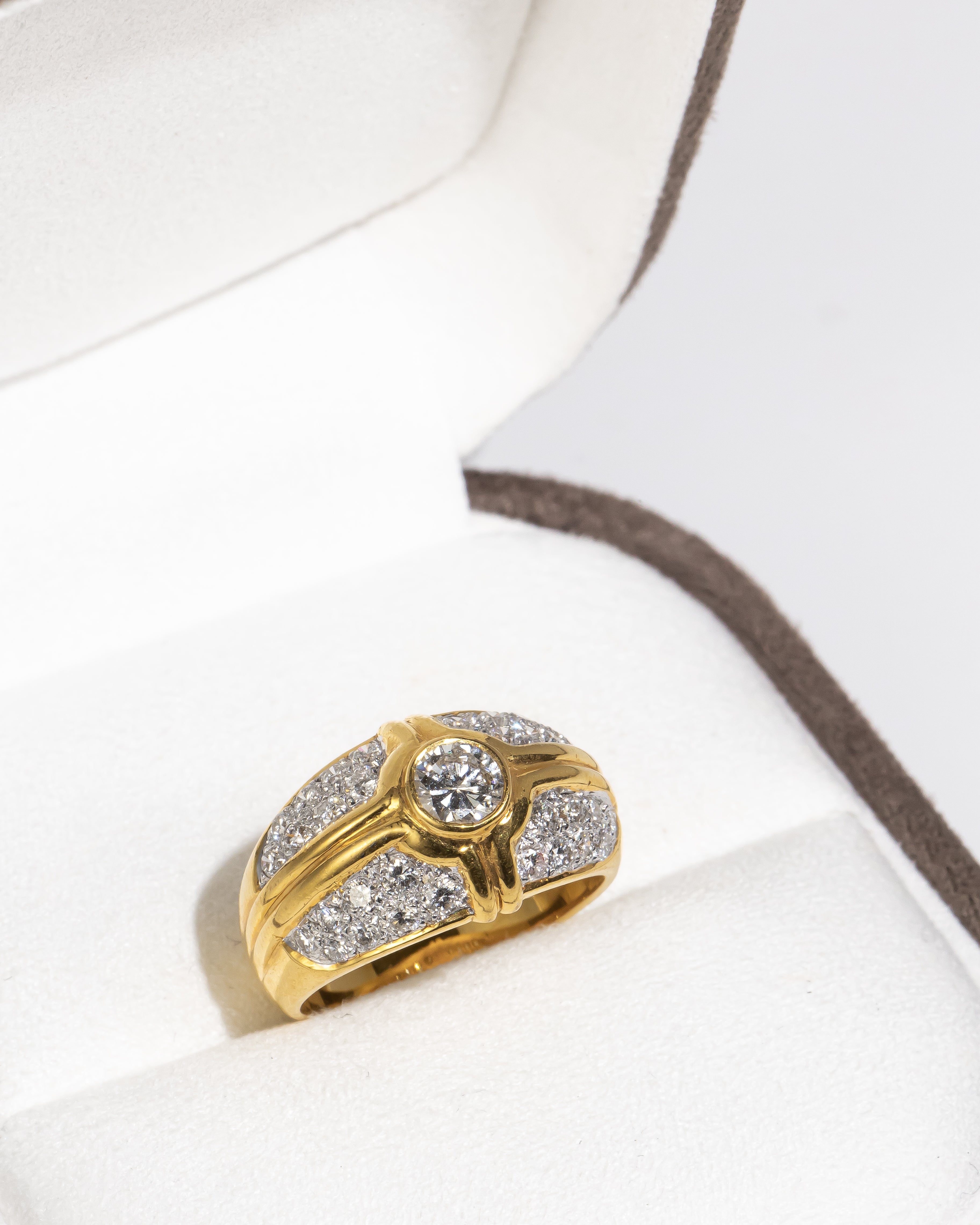 Gold Ring with Decorated Diamond