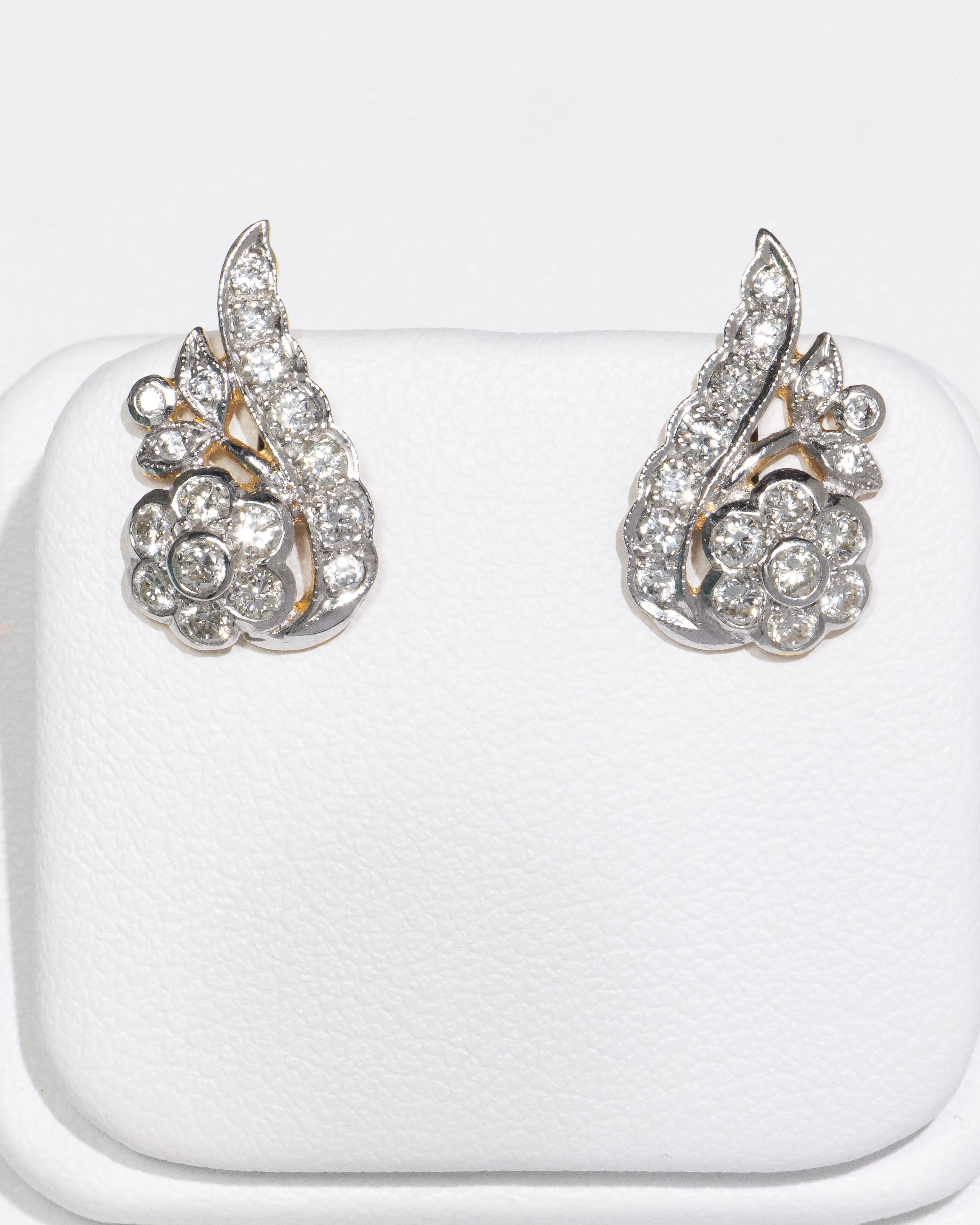 Single Diamond Earrings with Floral and Kanok Pattern